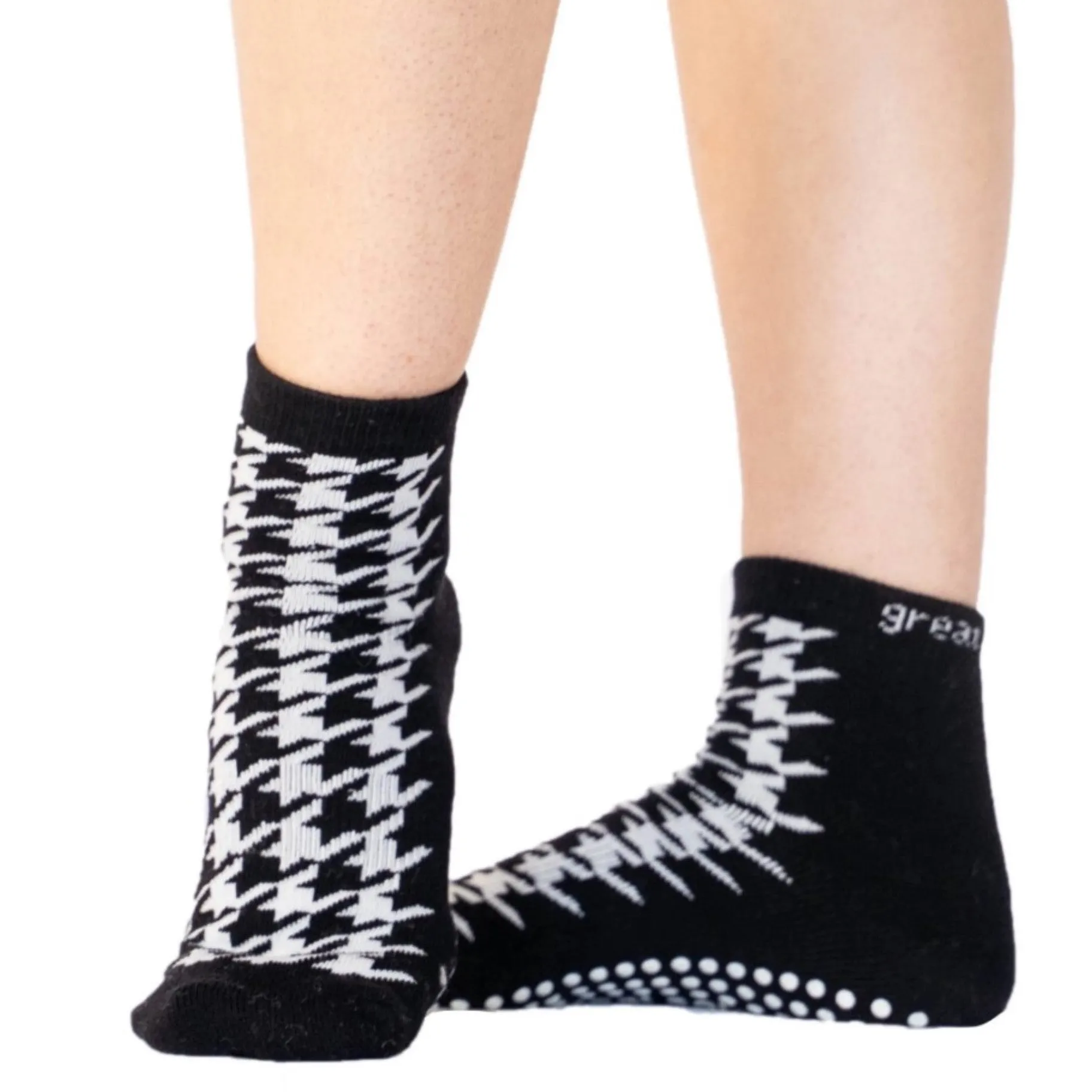 Eeryn Short Crew Grip Sock - Houndstooth (Pilates & Barre)