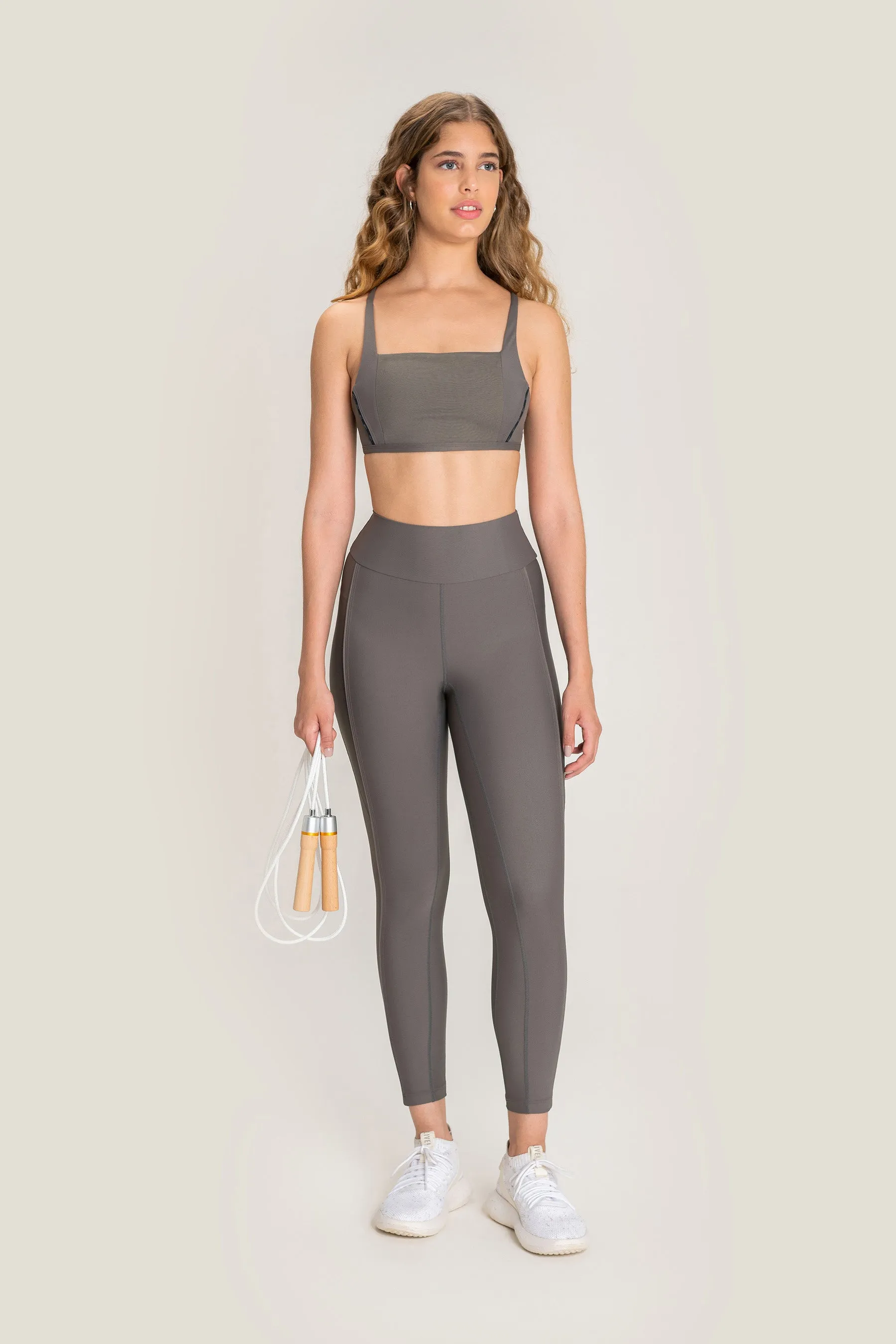 Lineup Mid Sports Bra