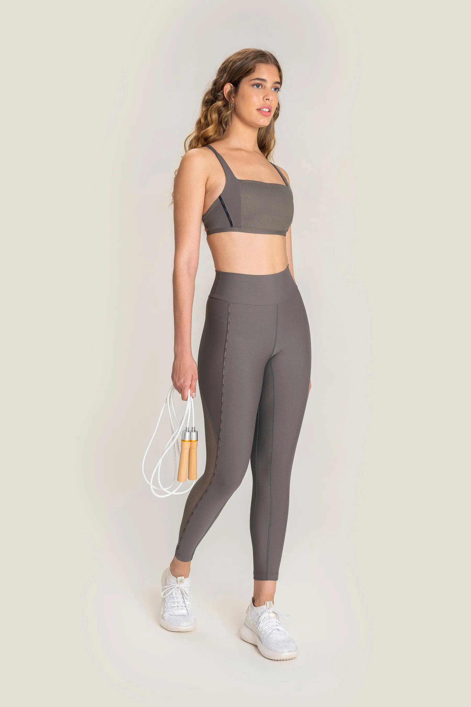 Lineup Mid Sports Bra