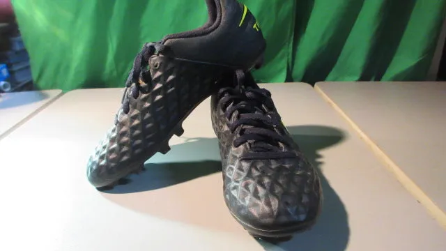 Used Nike Jr. Tiempo Size 3.Y Legend 8 Soccer Cleats Black