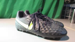 Used Nike Jr. Tiempo Size 3.Y Legend 8 Soccer Cleats Black